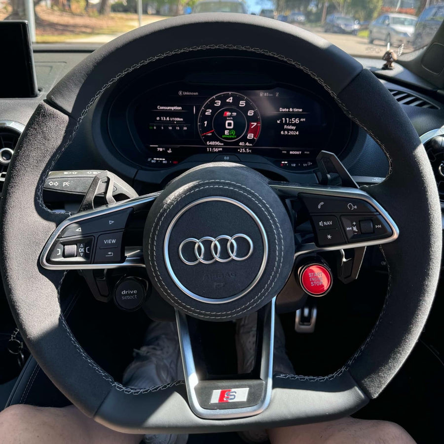Steering wheel fitted to a 2018 Audi S3