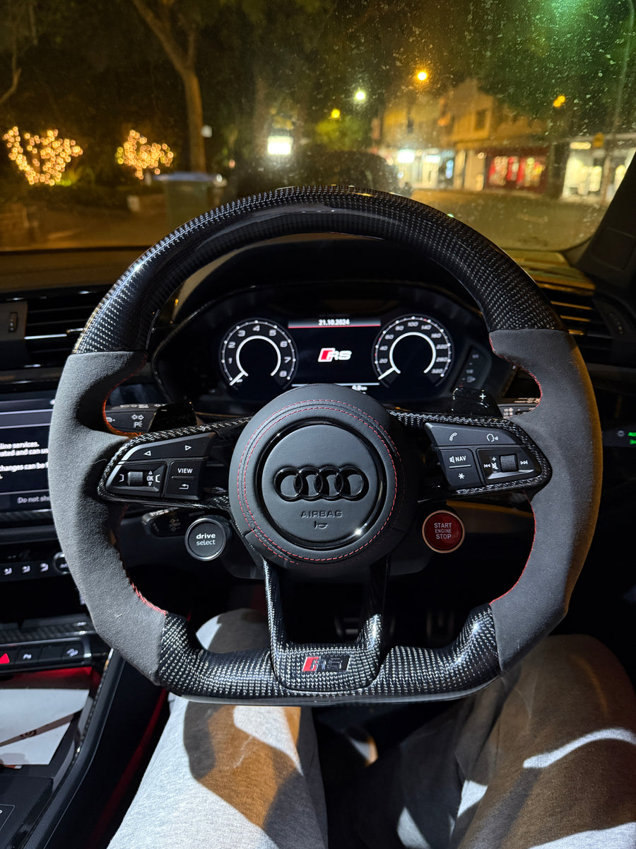 Steering wheel fitted to a 2022 Audi RSQ3
