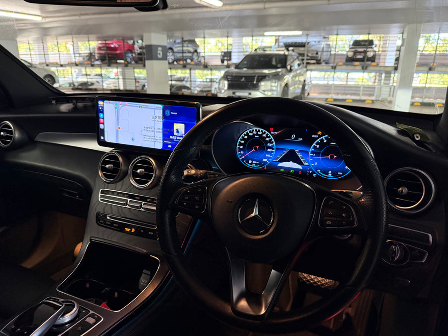Digital cluster and infotainment display fitted to a 2019 Mercedes GLC200
